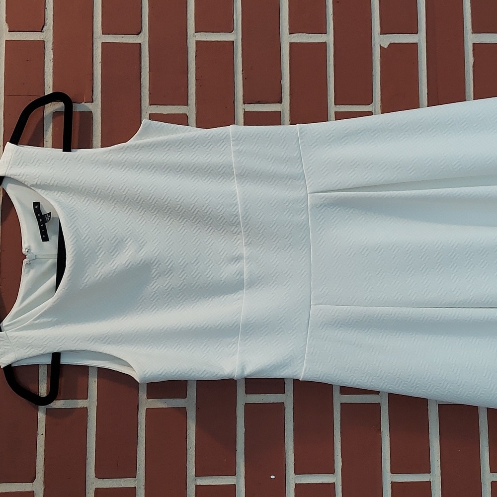 TIANA B. Cream/white textured sleeveless dress sz 8